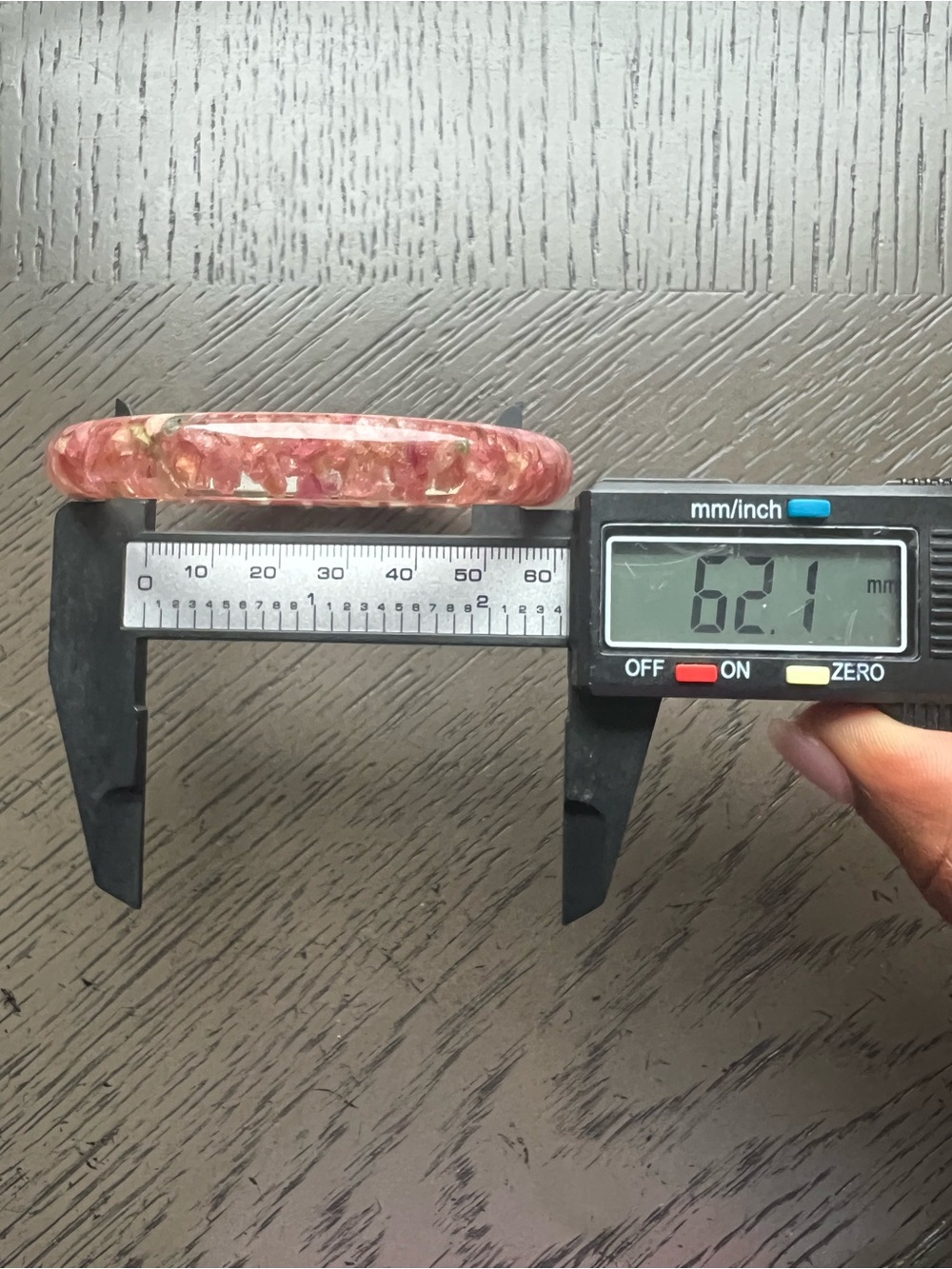 Pink tourmaline in resin hard bangle SIZE 62.1mm - Picture 10 of 10